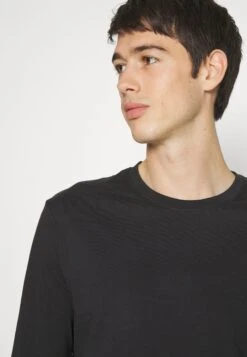 Pier One 5 Pack - Camiseta De Manga Larga - White/Dark Green/Light Green/Black -Pier One Ventas 148e7397fbfd47649b940fe065e3dabf