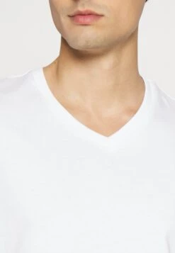 Pier One V Neck Bird Tonal 3 Pack - Camiseta Básica - White/Dark Green/Black -Pier One Ventas 6444200bd8f344c784d9b07b508a7cc2