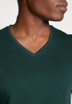 Pier One 3 Pack- Camiseta Básica - Black, Grey, Green -Pier One Ventas 75d8e7abd9c649fe8ff382e42bf08591