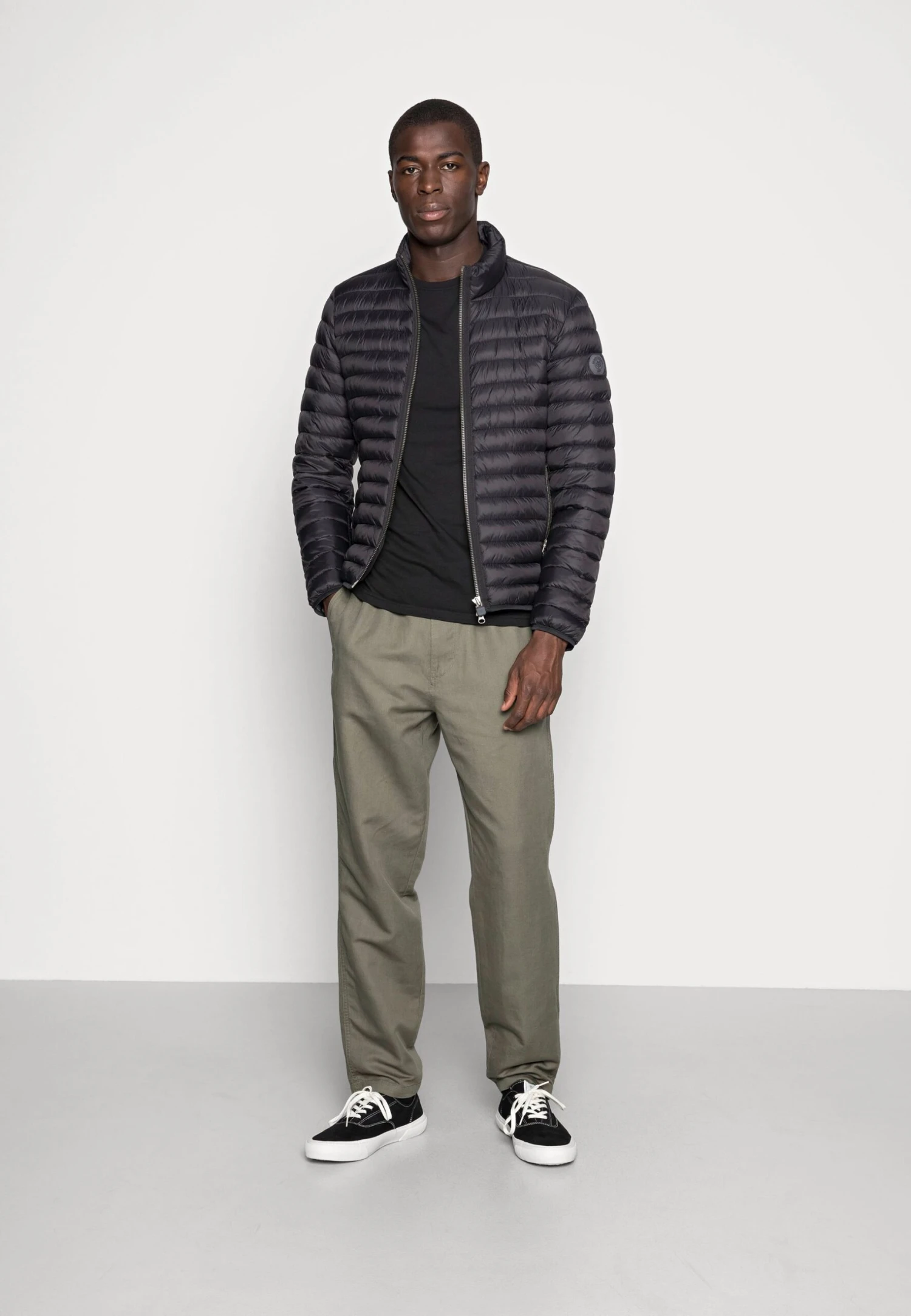 Pier One 5 Pack - Camiseta Básica - Black 3 Pier One 5 Pack - Camiseta Básica - Black