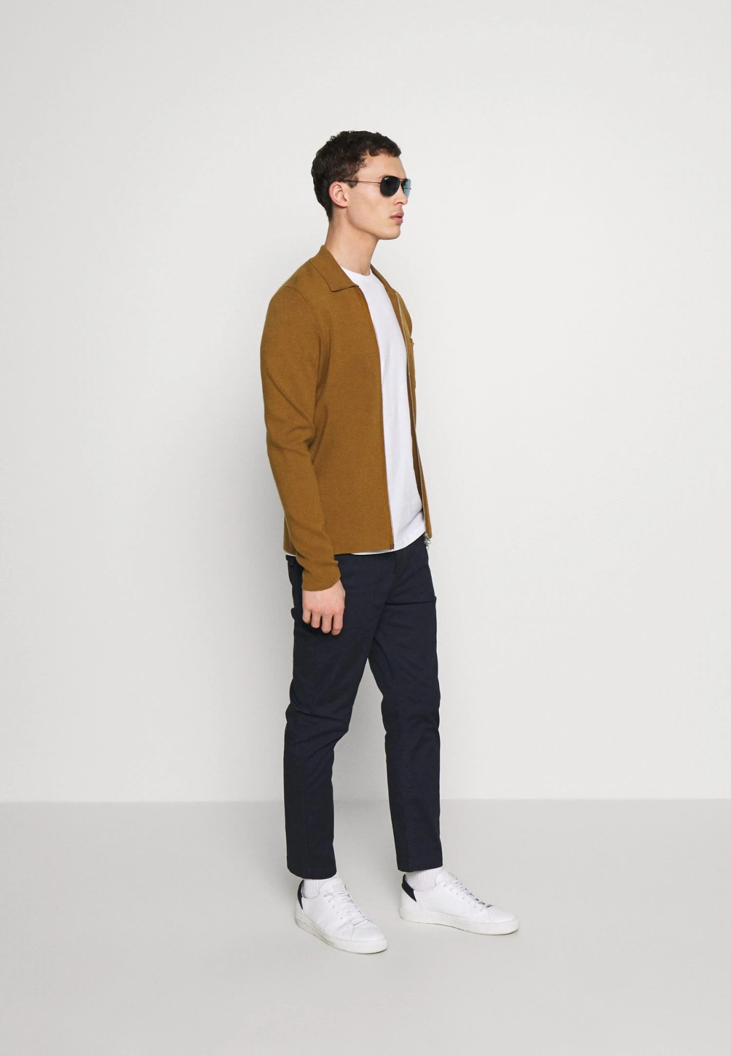 Pier One Camiseta Básica - White 4 Pier One Camiseta Básica - White - Imagen 2