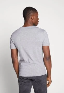 Pier One 3 Pack- Camiseta Básica - Black, Grey, Green -Pier One Ventas b3e2272097fd45d28e31884f564c0681