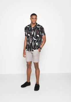 Pier One Contemporary Art Regular Resort- Camisa - Black -Pier One Ventas b69820b527094c8e9a7c94b1bb1af496
