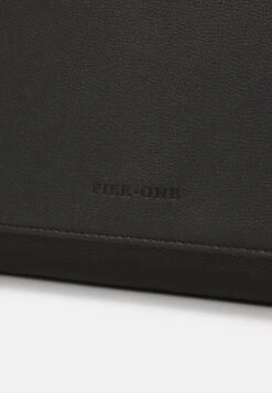 Pier One Big Messenger Bag - Bandolera - Black -Pier One Ventas de47914765c748388e7d2adfd44cd119