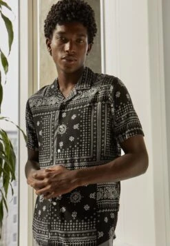 Pier One Unisex - Camisa - Black -Pier One Ventas f1f41040afc04553bf31d58a923943f8