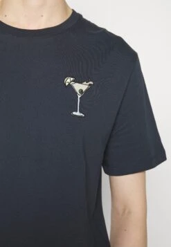 Pier One Cocktail Tee- Camiseta Estampada - 503 - Dark Blue 13 Pier One Cocktail Tee- Camiseta Estampada - 503 - Dark Blue -Pier One Ventas f4003dd8624b48549a344f3374008678