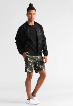 Pier One Garment Tee - Camiseta Básica - Black -Pier One Ventas f9fcf0f8281b435ab284cc8ce72a9170