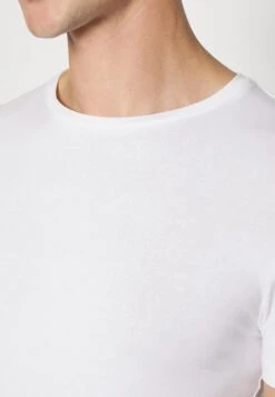 Pier One 3 Pack Muscle Fit- Camiseta Básica - White -Pier One Ventas fbff782df8bd48e785ba49657f6e4762